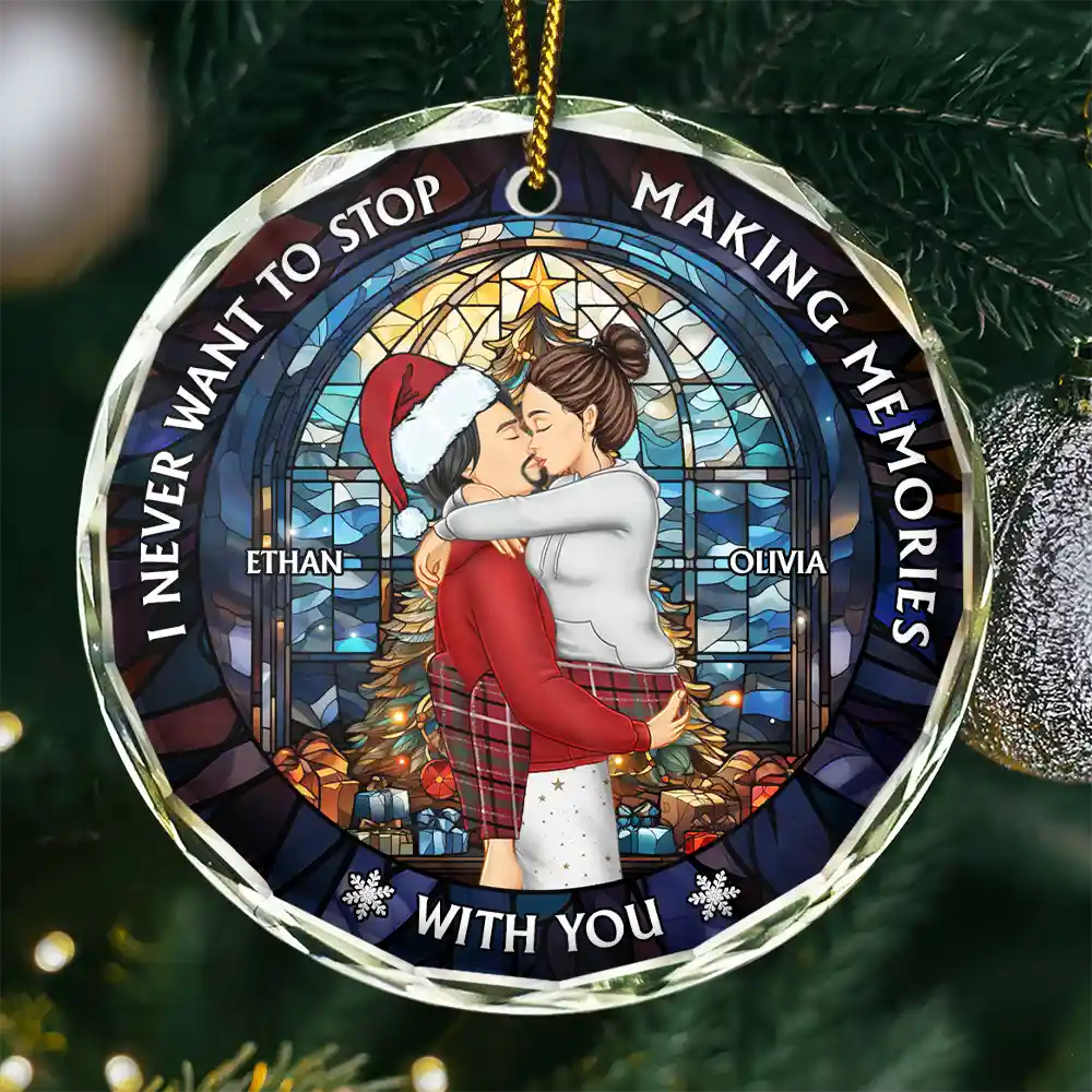 Christmas Couple Kissing Stained Glass Making Memories - Personalized Circle Glass Ornament